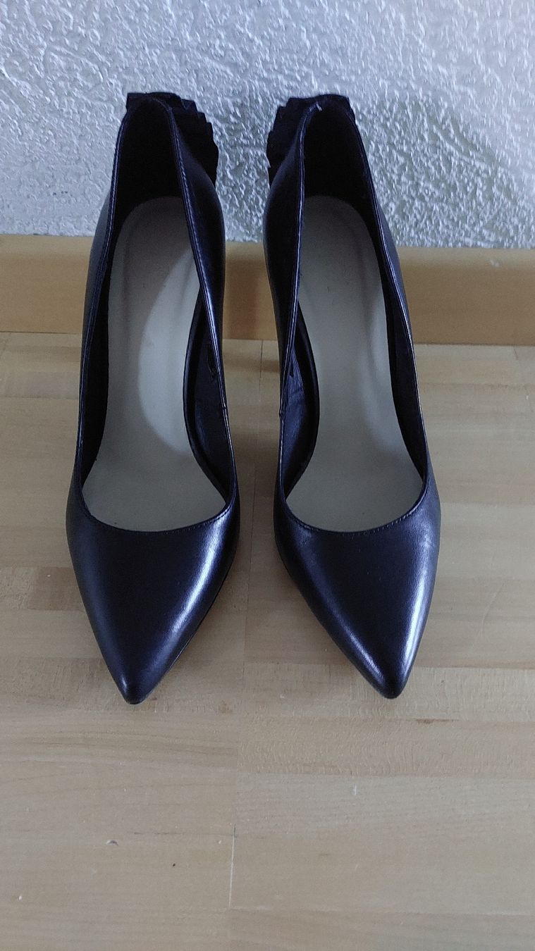 Damenschuhe: Schwarze Leder Pumps mit Rüschen Gr. 38 – Gebraucht aus Thun von Alexanna 1