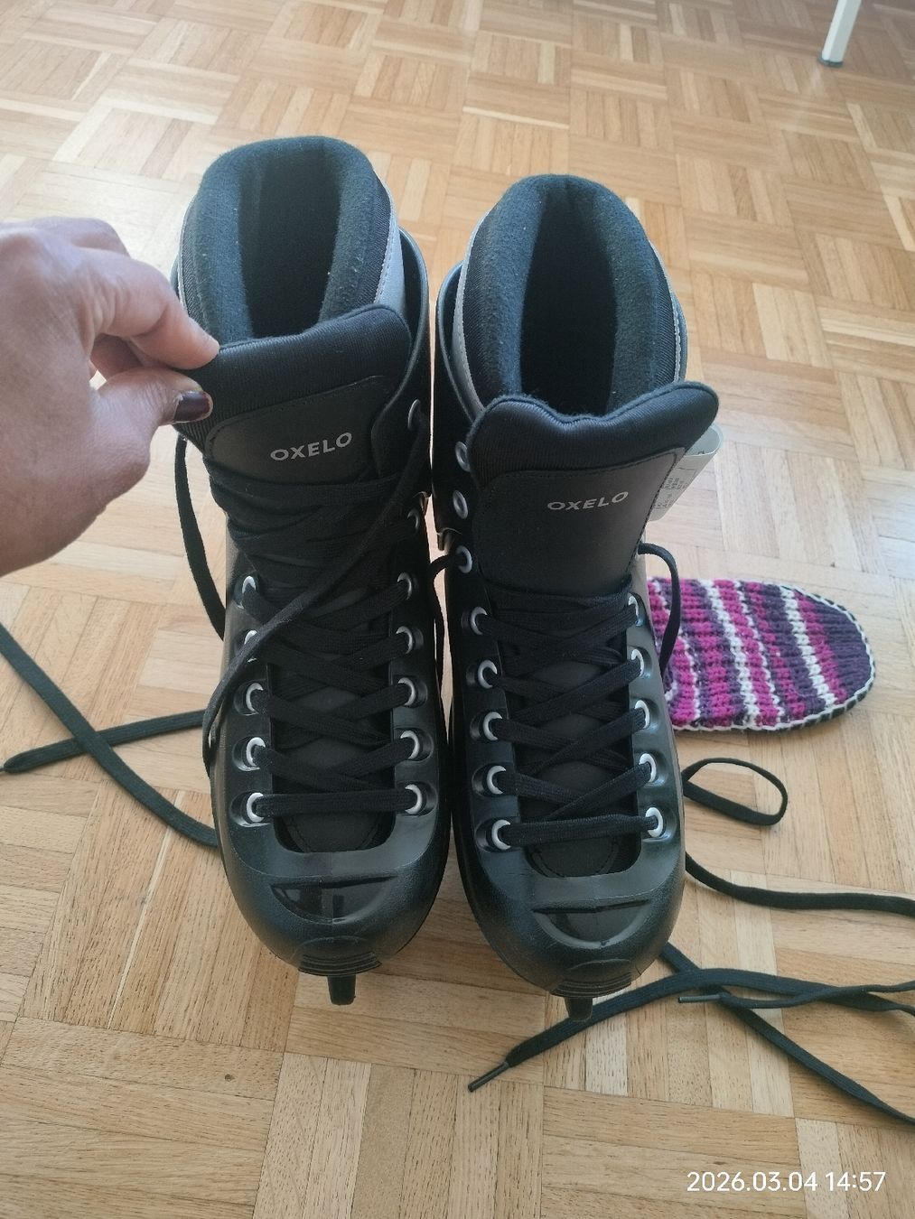 Oxelo Pattini da ghiaccio: Oxelo Black  Ice Skates - Size 41 likely new – Nuovo (secondo la descrizione) da Basel venduto da vik_7qc8