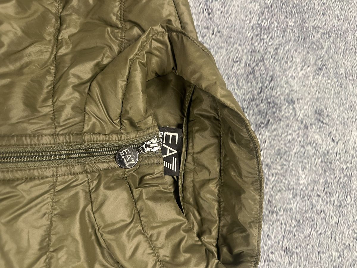 Armani Giacche: EA7 Daunenjacke Herren Khaki Grösse S  – Usato da Luzern venduto da 041Vintage 3
