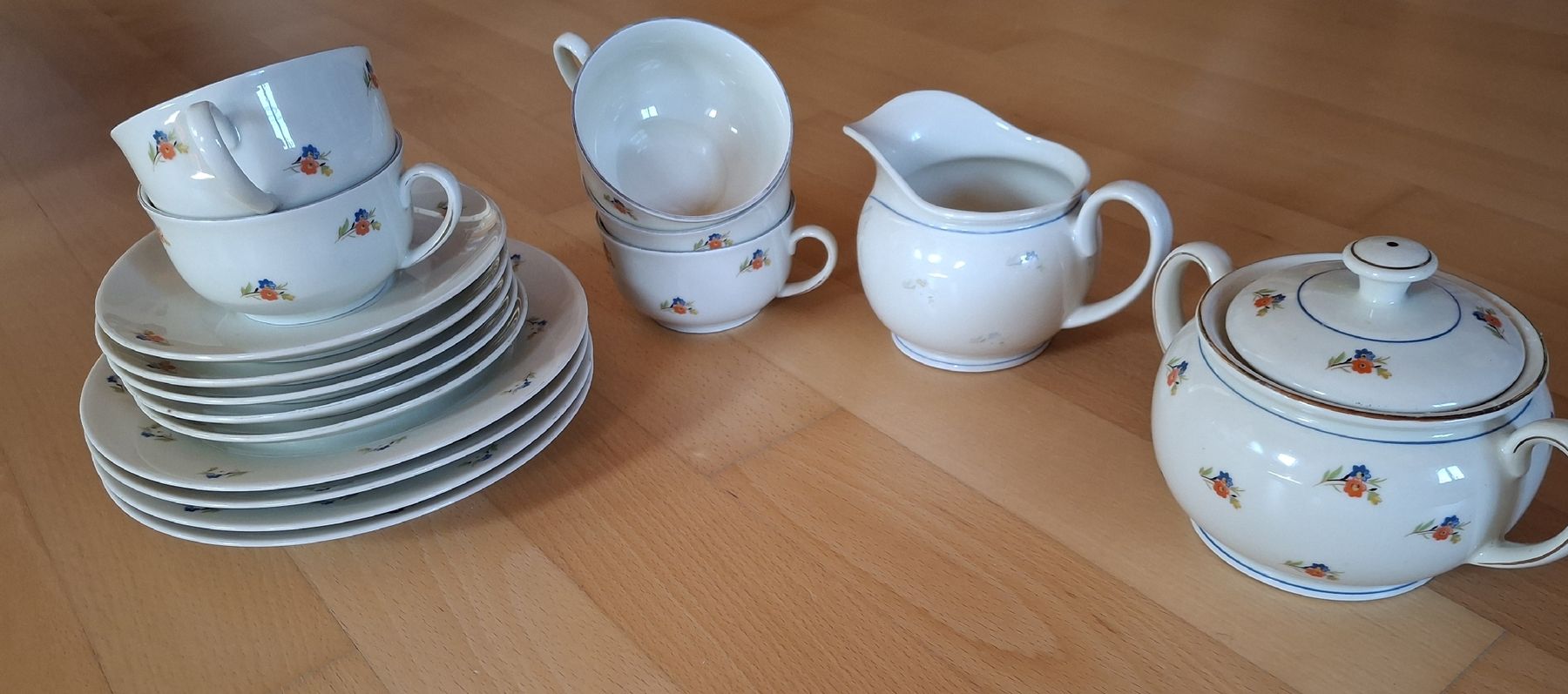Kahla Set di piatti: Herziges Kaffeeservice von Kahla – Usato da Nänikon venduto da fra_6yly