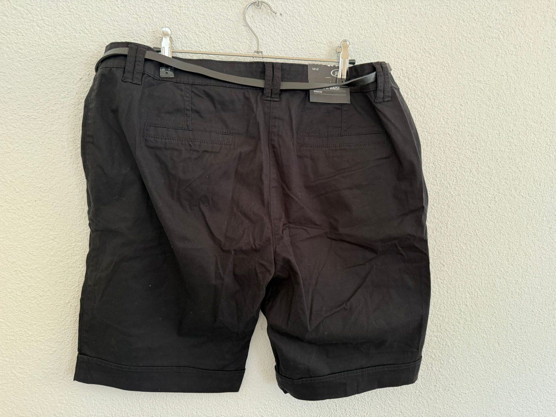 Pantaloni: Eine Damenshorts, Gr 42 – Nuovo e nell'imballaggio originale da Zweisimmen venduto da Mousie 1
