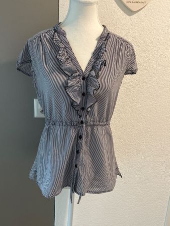 Damen Bluse blau/weiss mit Rüschen von H & M Gr. 36