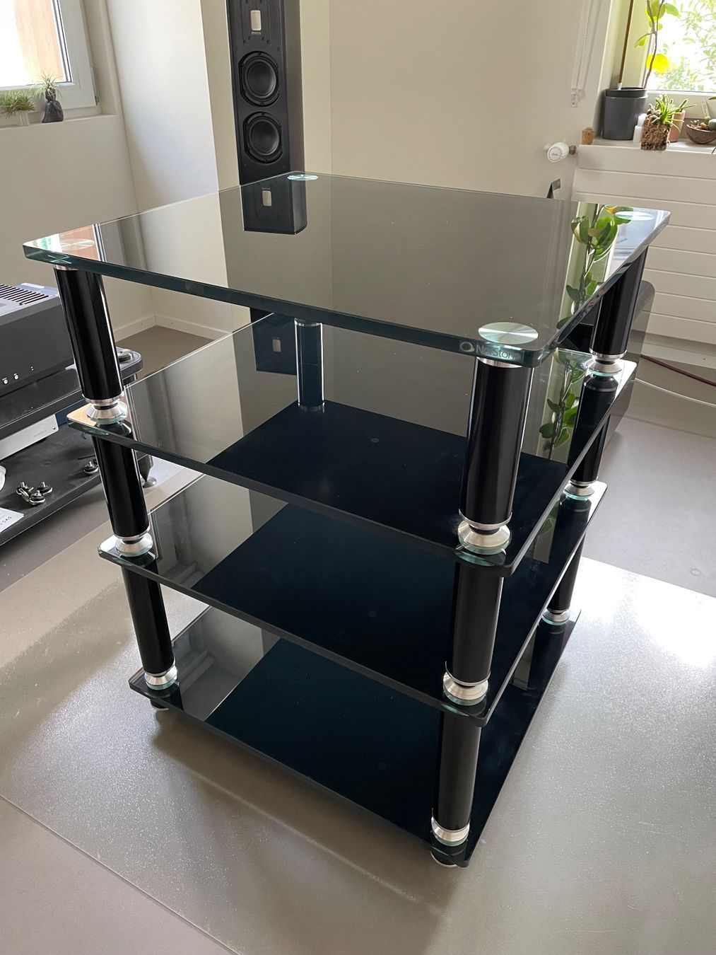 NorStone Wandhalterungen: Norstone Stabbl HiFi Rack – Gebraucht aus Menzingen von iva_2yxq