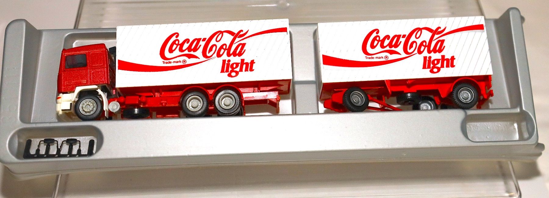 Coca-Cola Modellini d'auto: F15 VOLVO  LKW COCA-COLA MODELLAUTO1:87 – Nuovo e nell'imballaggio originale da Ipsach venduto da Merlux