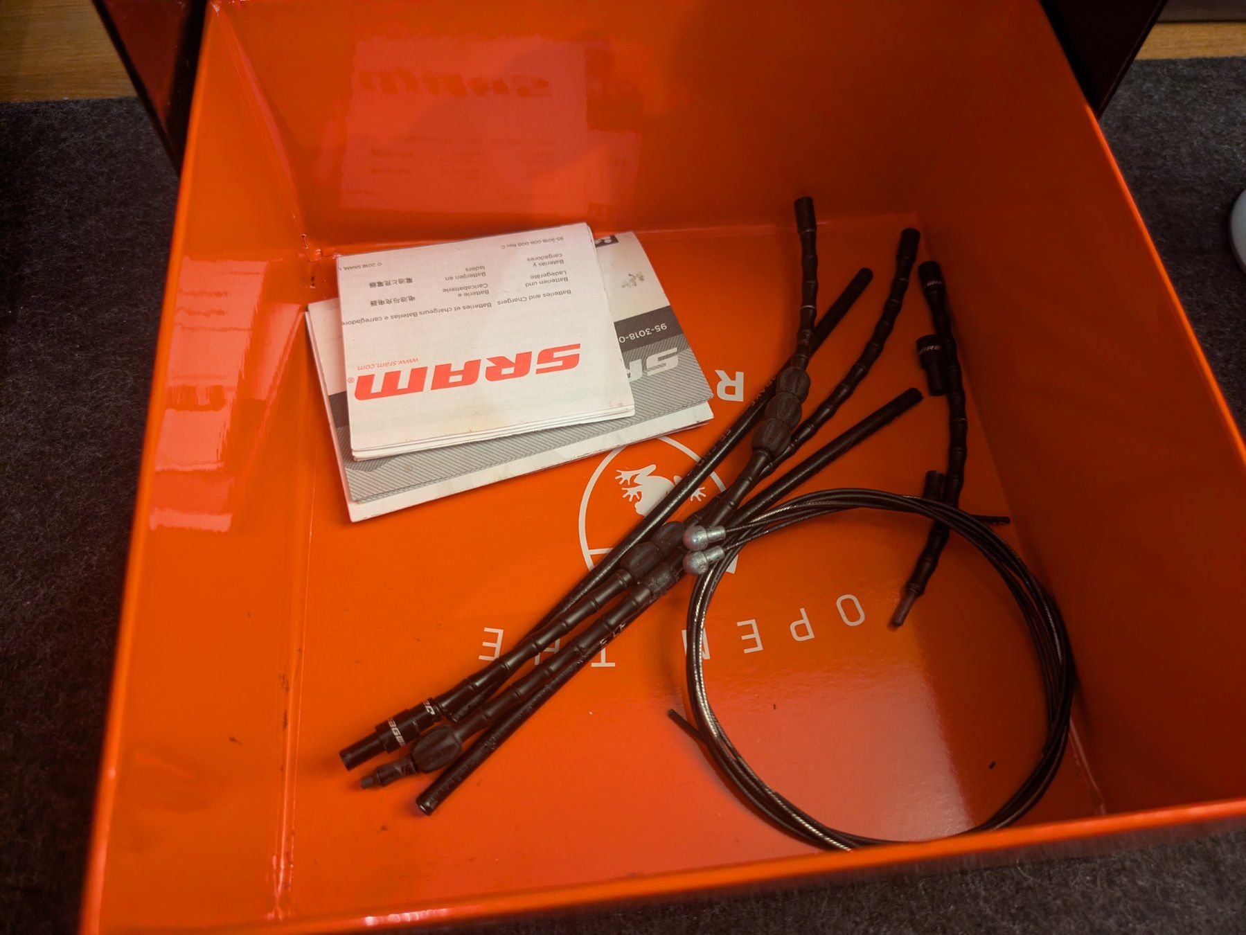 Sram Pezzi di ricambio: SRAM RED eTap Shift Levers Set (Left & Right) / Schalt-/Brem – Usato da Basel venduto da Greutzi 6