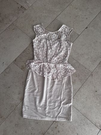 Rinascimento Kleid Spitze Grösse S beige neuwertig