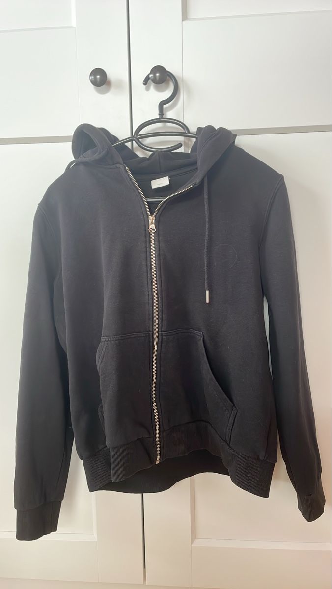 H&M Jacken: Schwarze Strickjacke – Gebraucht aus Salez von jum_zx7w