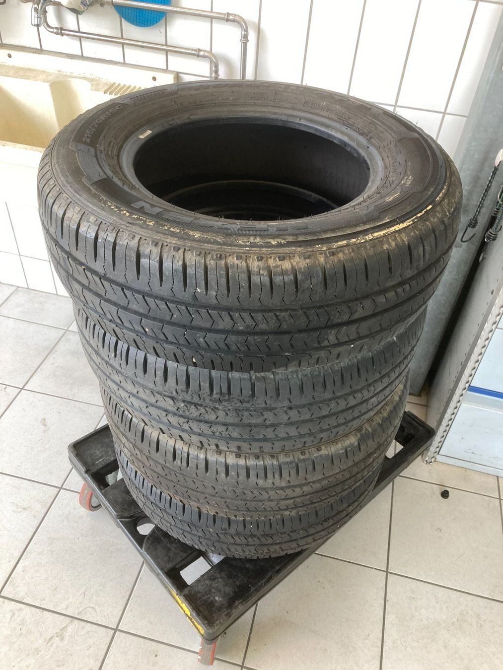 Pneumatici & Ruote complete: 215/70R15 Sommerpneu – Usato da Cham venduto da Cham6332