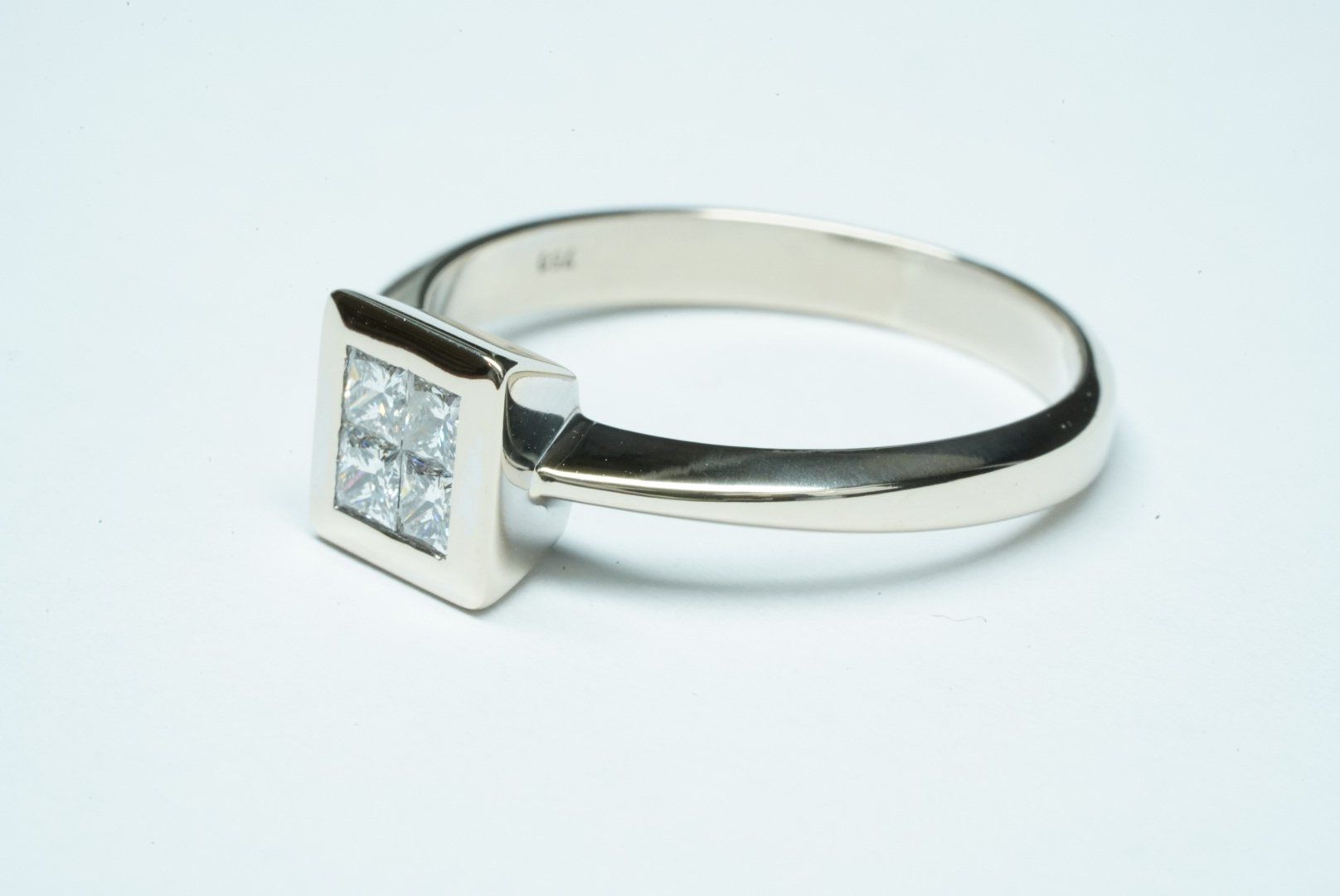 Ringe: Fingerring Weissgold 18k mit Diamanten – Gebraucht aus Bülach von Re-Jewelled 2
