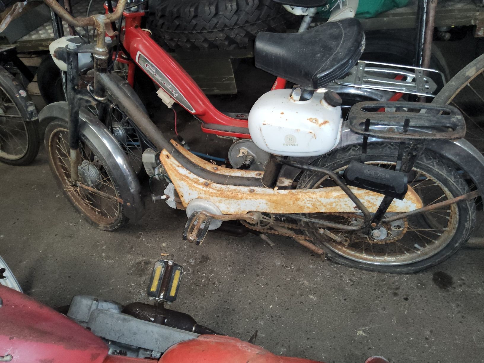 Mofas: Mofa Motobi – Defekt aus Schüpfen von ber_j6b6