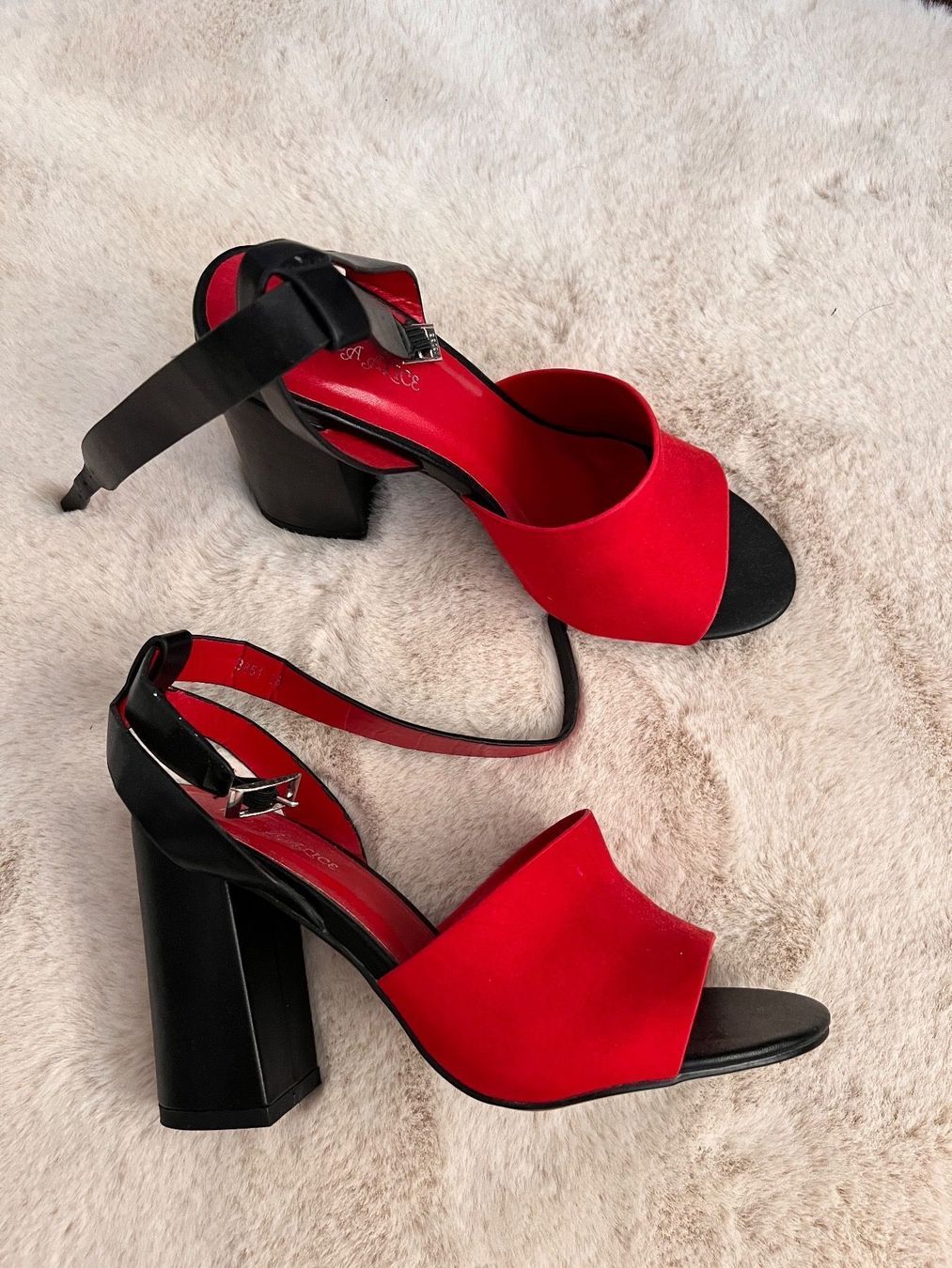 Scarpe da donna: Pumps – Usato da Egerkingen venduto da ear_k6fg