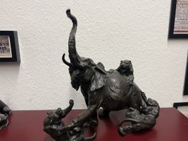Bronzeskulptur Elefant mit Tigern wilde Szene ca. 45cm