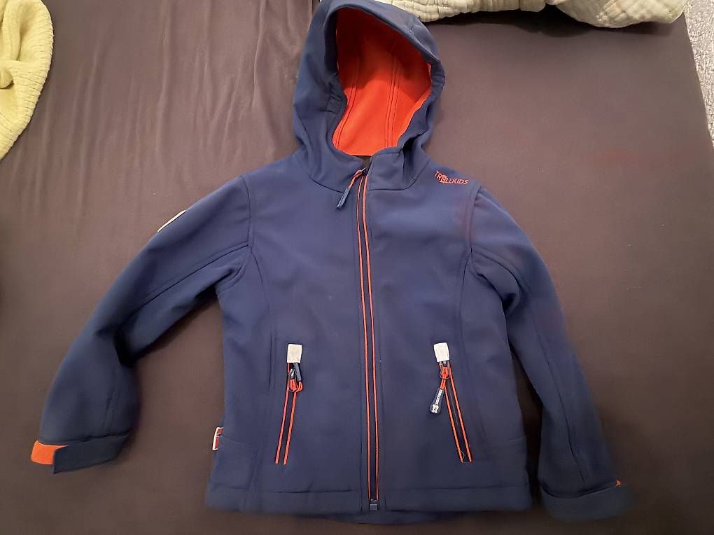 Vestes & Manteaux: Trollkids Softshell 104 – D'occasion à Erschwil par _nakaomi_