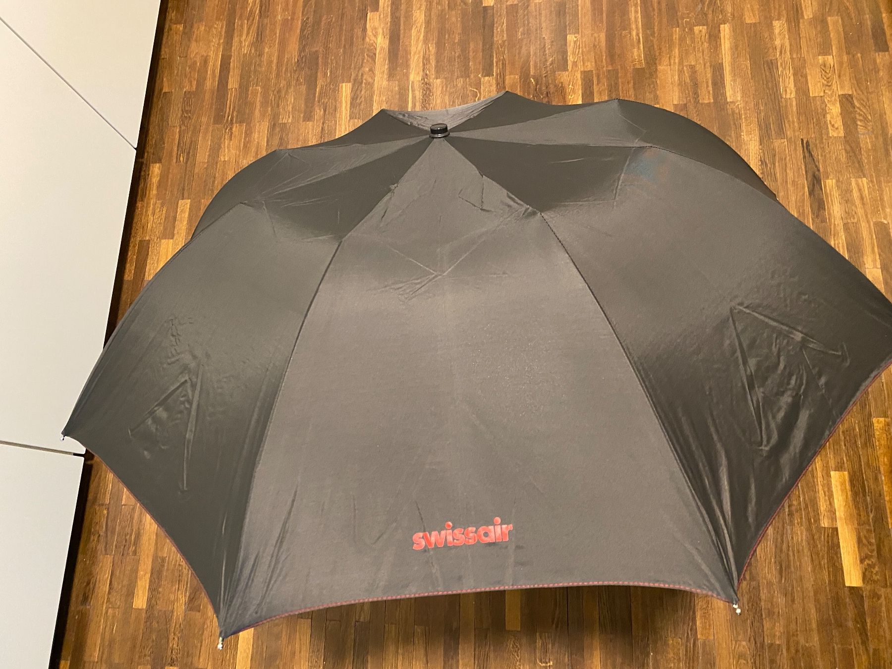 Swissair Ombrelli: SWISSAIR REGENSCHIRM NEU – Nuovo (secondo la descrizione) da Stäfa venduto da ROLMUDUB