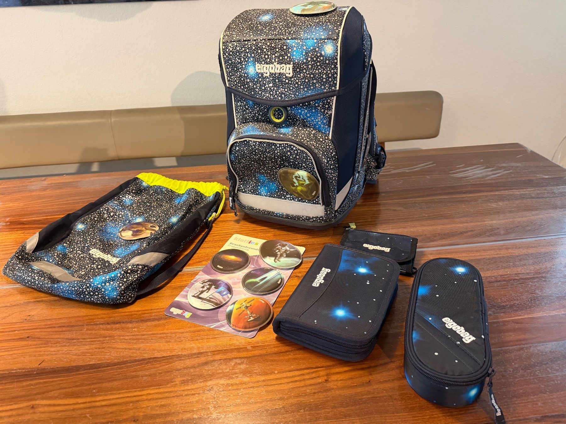 Ladenausstattungen & Messebau: Ergobag Rucksack-Set 6-tlg. – Gebraucht aus Thalwil von ablanyi