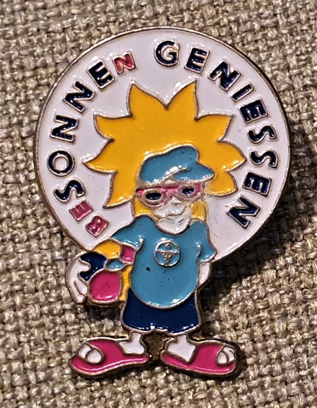 Placchette & Badge: M588 - Pin BEsonneN Geniessen – Usato da Reinach BL venduto da Boston-Verkauf