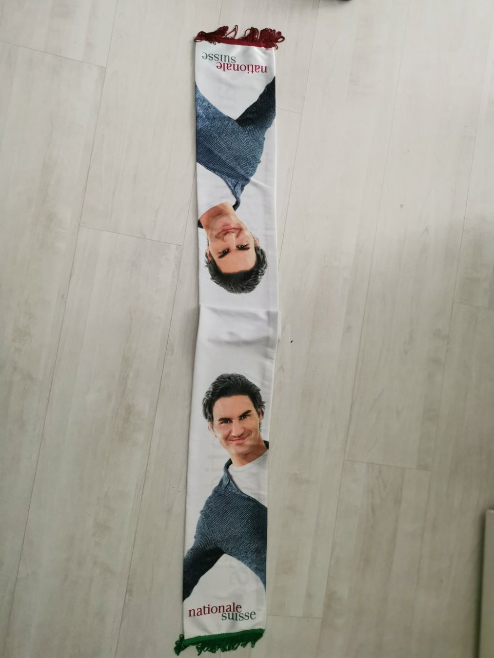 Foulard & Sciarpe: Roger Federer: Fan-Schal mit Porträt – Nuovo (secondo la descrizione) da Emmenbrücke venduto da rko_pv98 2
