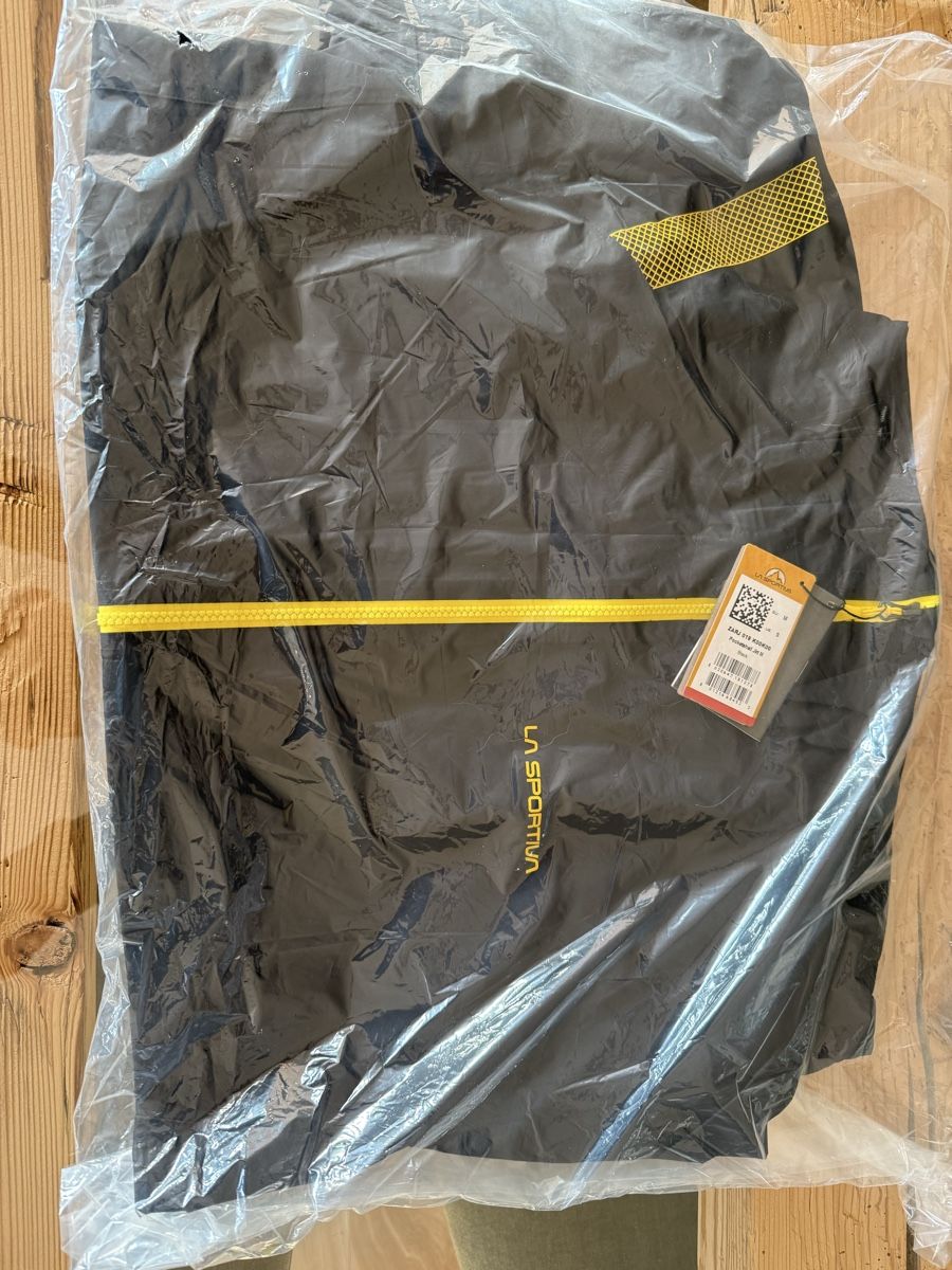 Jacken: Trailjacke – Neu und originalverpackt aus Disentis/Mustér von scbern81 1