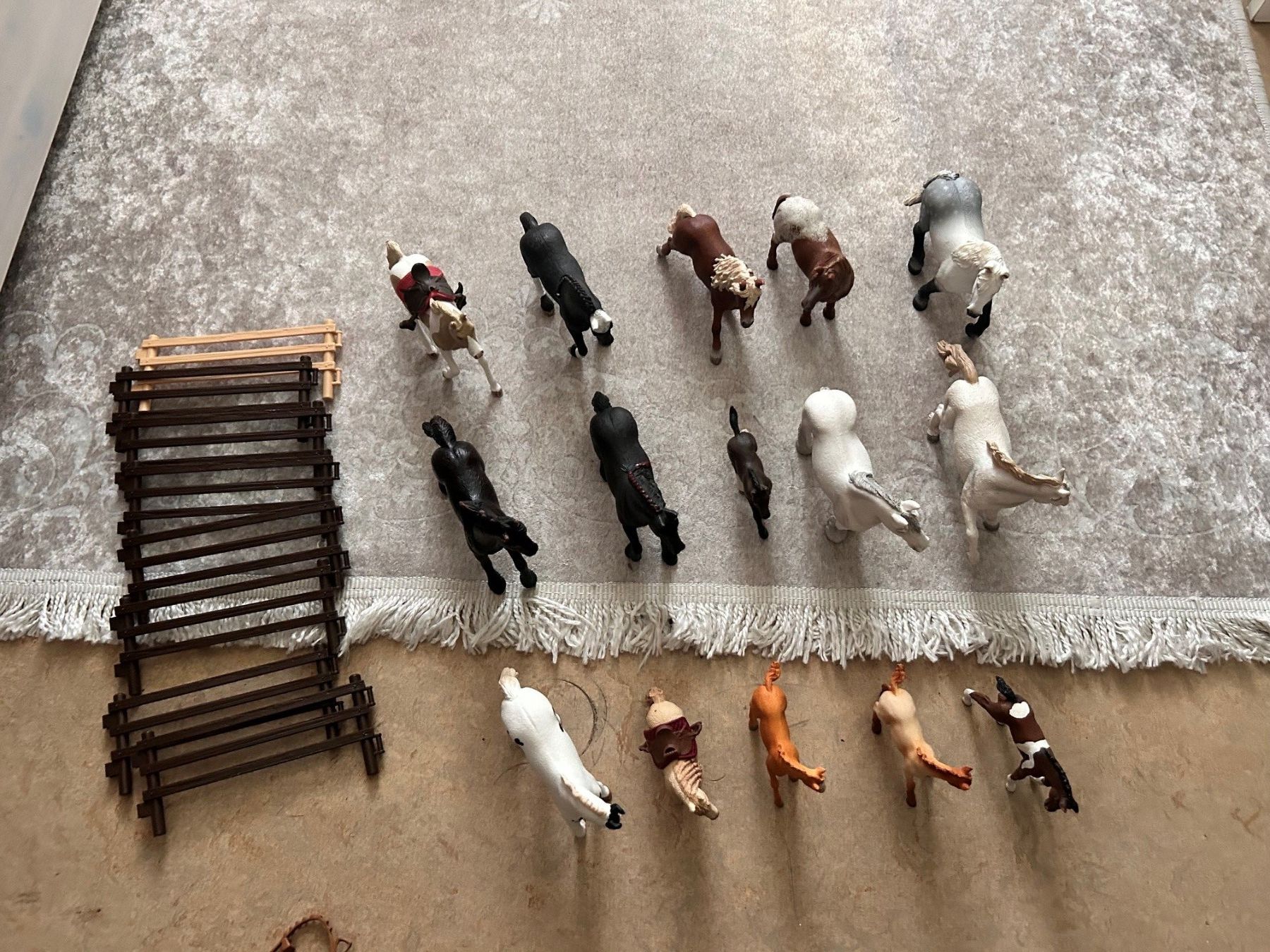 Schleich Spielzeuge: Schleich Pferde, Reiter und Zaun – Gebraucht aus Horgen von Sunshine_12399 1