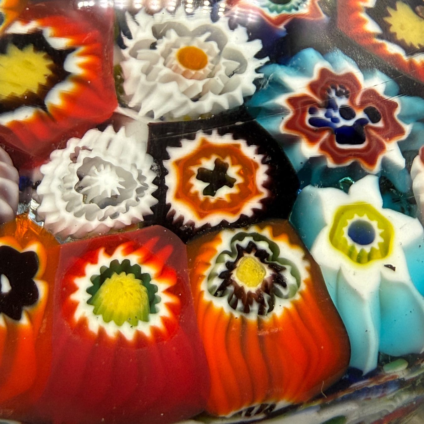 Murano Bicchieri: Murano Paperweight Briefbeschwerer Millefiori – Usato da Ueberstorf venduto da Brocandi 8