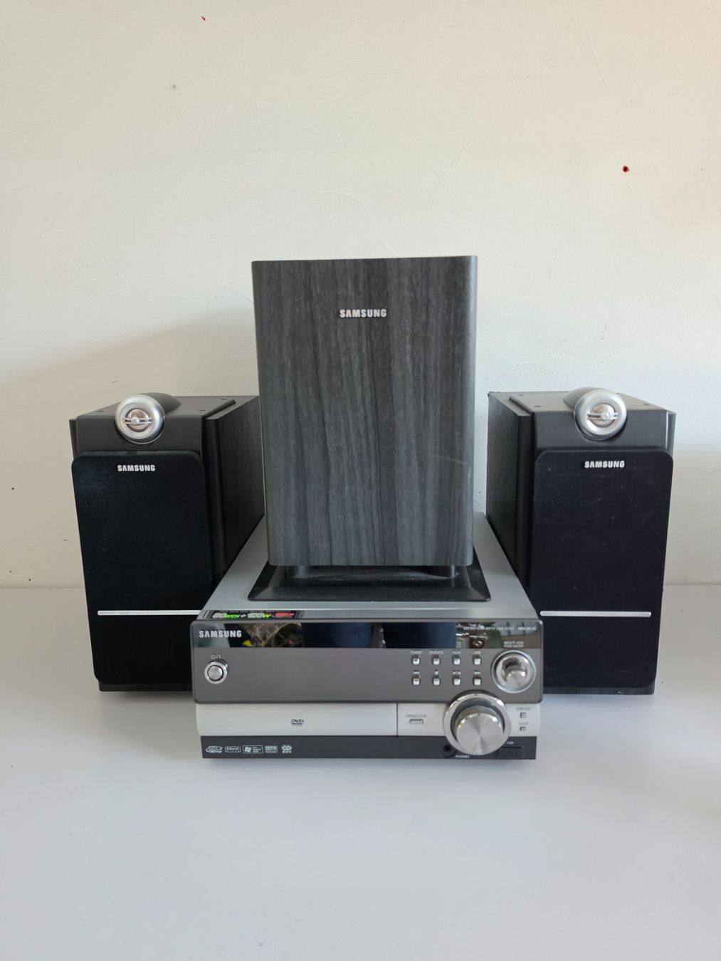 Samsung Sistemi audio & multimediali: Samsung Micro-Anlage MM-DC10 - DVD CD USB - 2.1 - 2000er – Usato da Birr venduto da DisDas 1