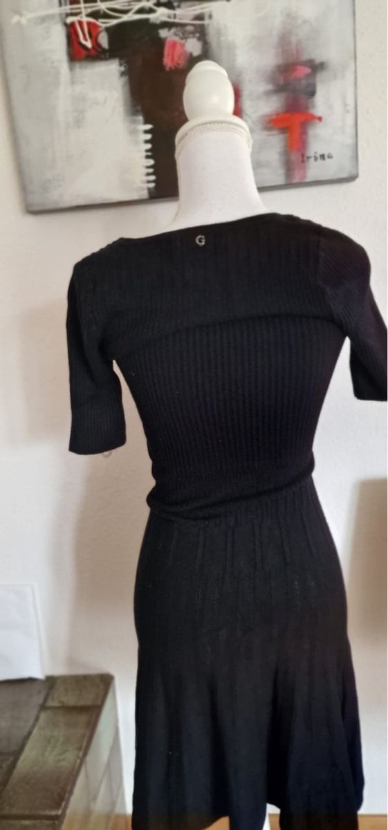 Guess Robes: Schickes GUESS Strickkleid, Grösse S – D'occasion à St. Gallen par mania03 3