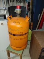 Gasflasche, 12 kg, spanische Gasflasche und Ventil