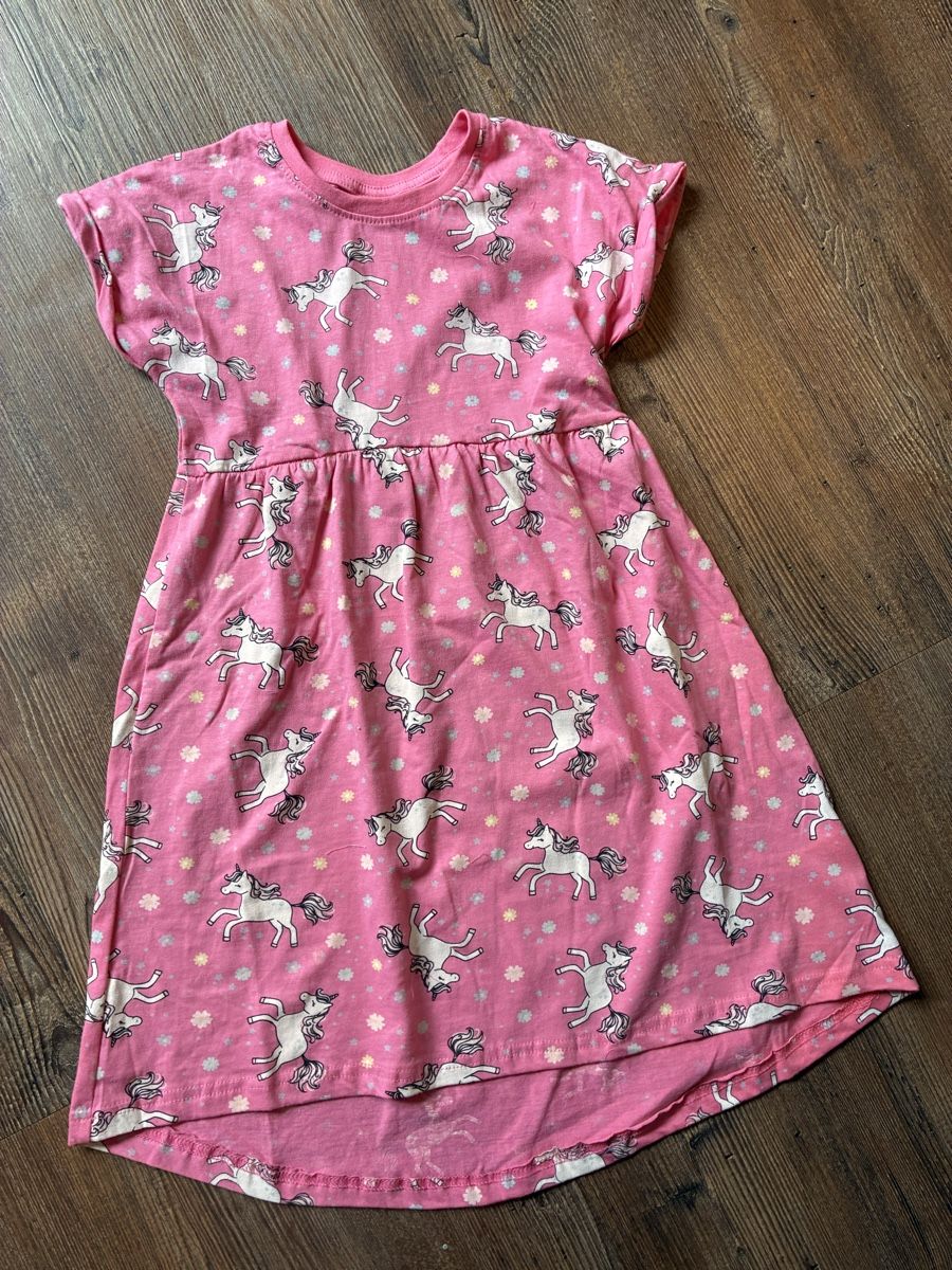 Robes et jupes: Tolles Kleid Gr. 104,  Neu – Neuf (Voir description) à richterswil par lunamarie001