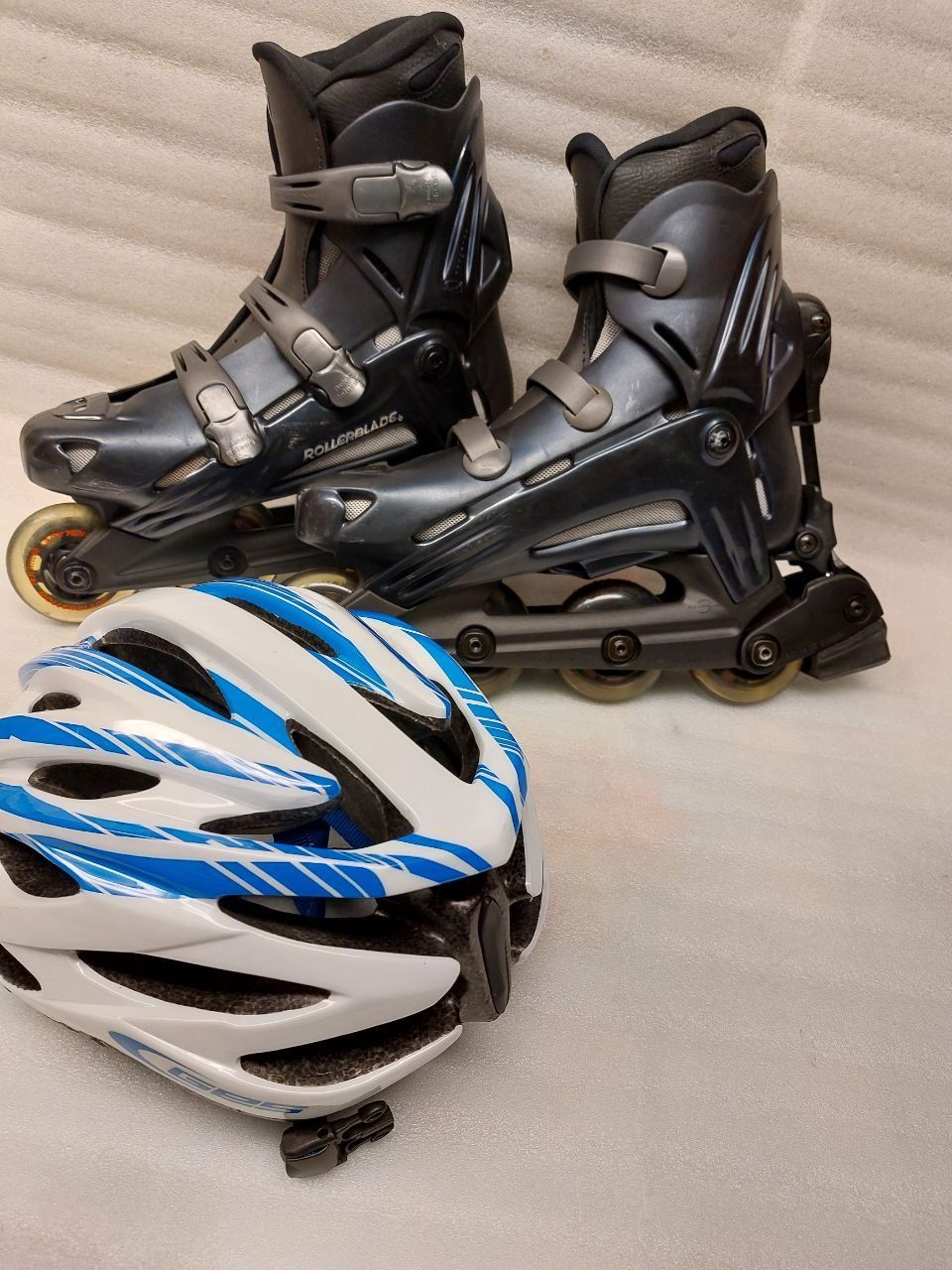 Pattini in linea & Pattini a rotelle: Patins à roulettes Rollerblade taille 38/39 + casque – Usato da Pambio Noranco venduto da Pol69 1