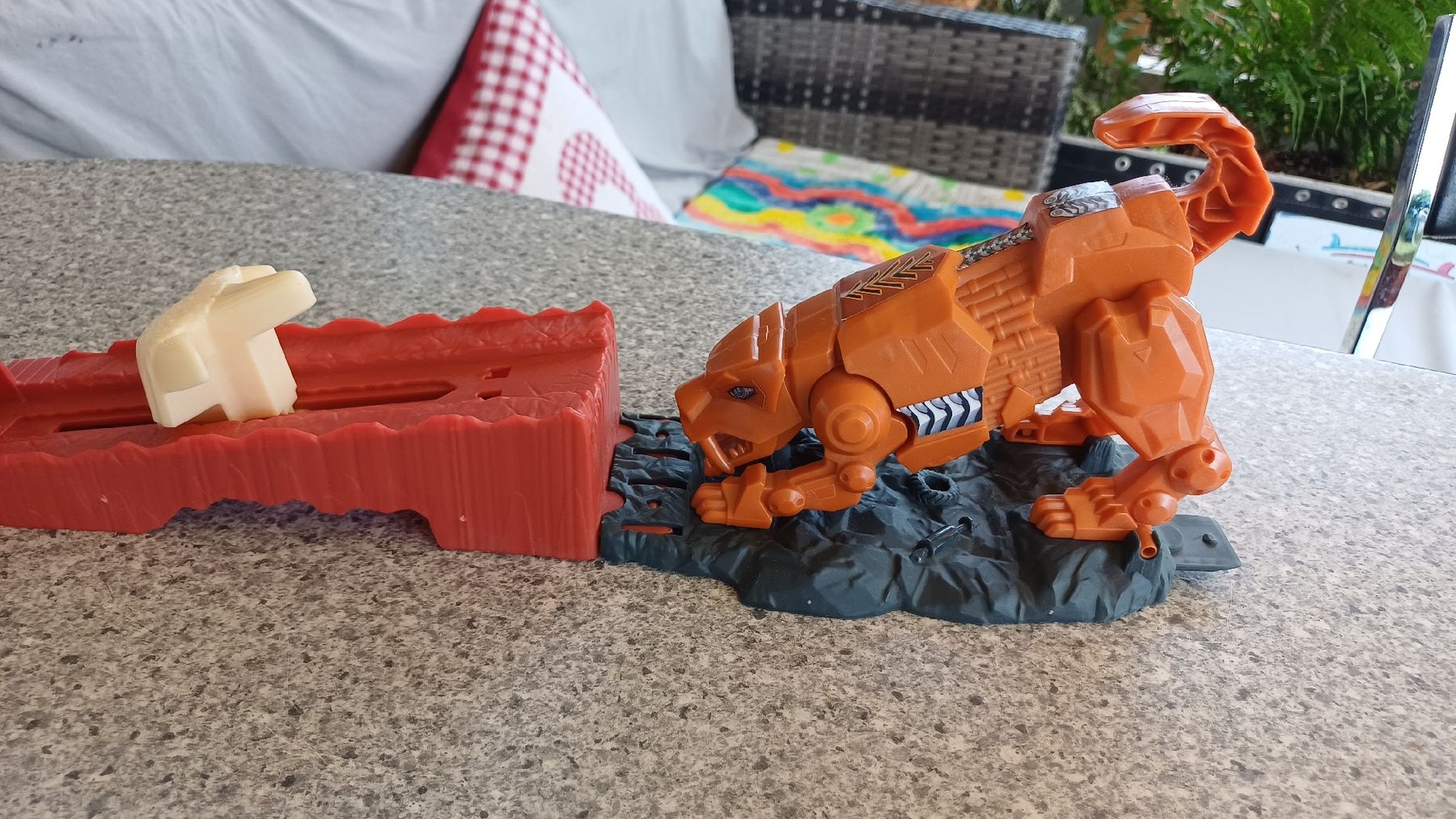 Hot Wheels Spielzeuge: Hot Wheels Dinosaurier-Launcher – Gebraucht aus Thun von Pokemonomania