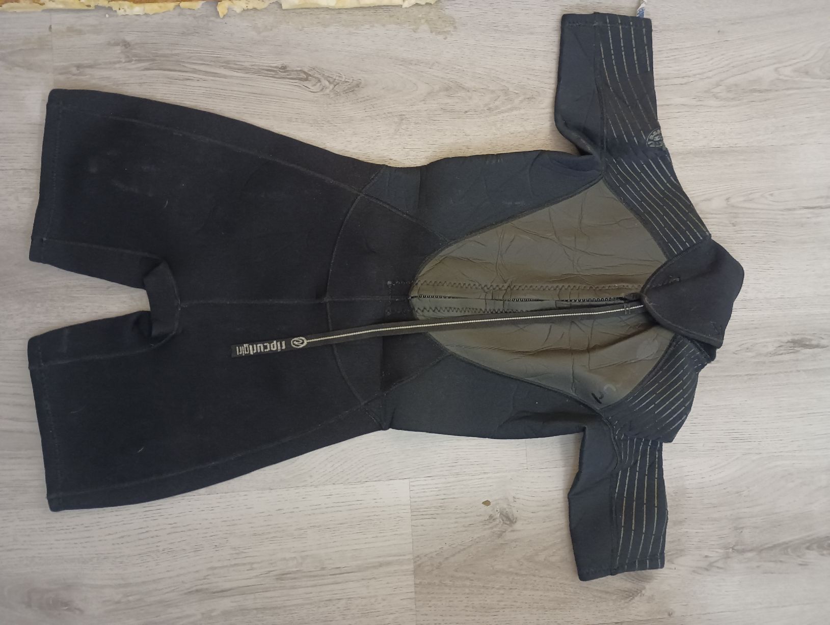 Rip Curl Mute per immersioni: Rip Curl Wetsuit Size 10 - Perfect for Spring Surfing! – Usato da Dietikon venduto da isa_pz9m 2