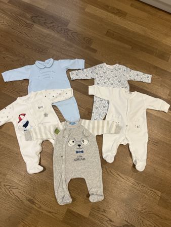 Baby-Schlafanzug-Set (5 Stück) – Größe 0–6 Monate – Hervorra