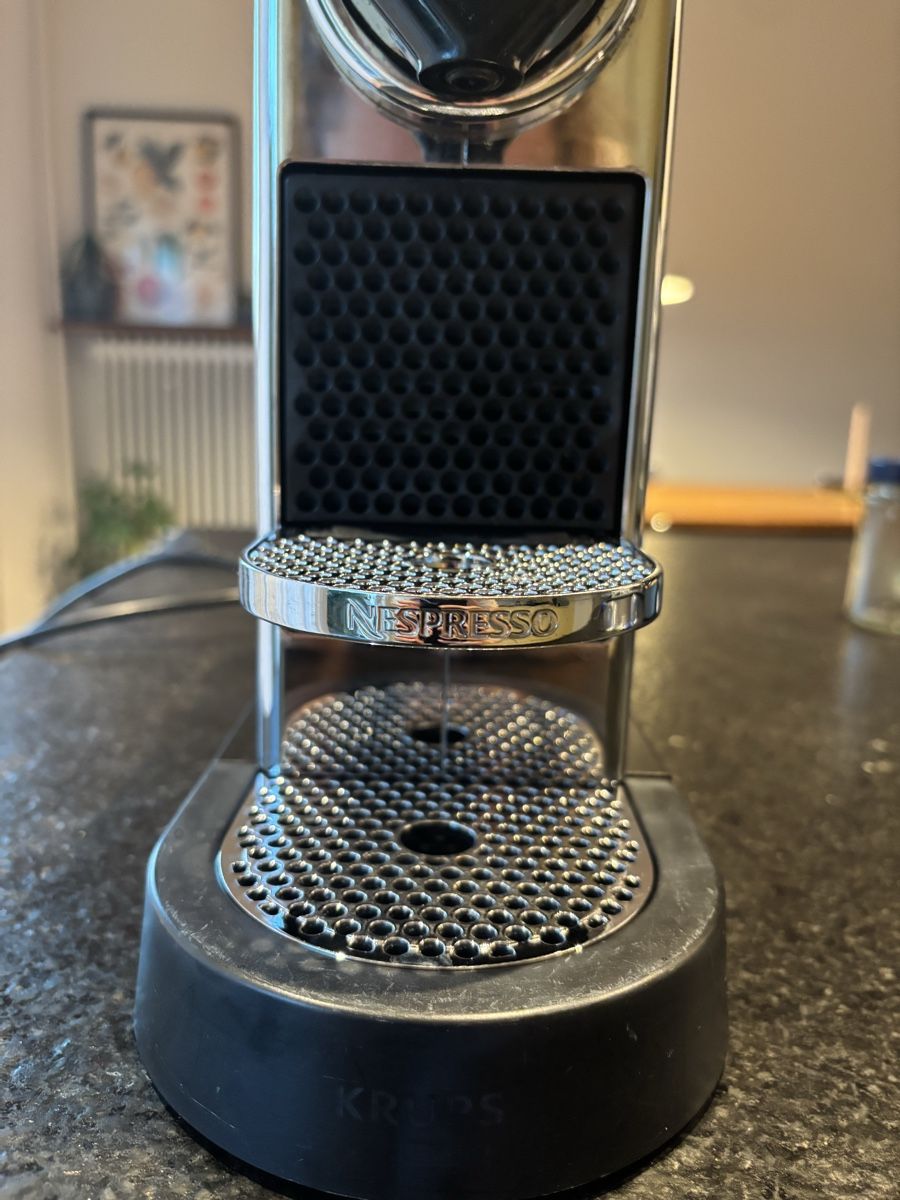 Nespresso Macchine per caffè & Macchine per espresso: Nespresso Kaffemaschine Kapsel – Usato da Allschwil venduto da zso_kbc8 1