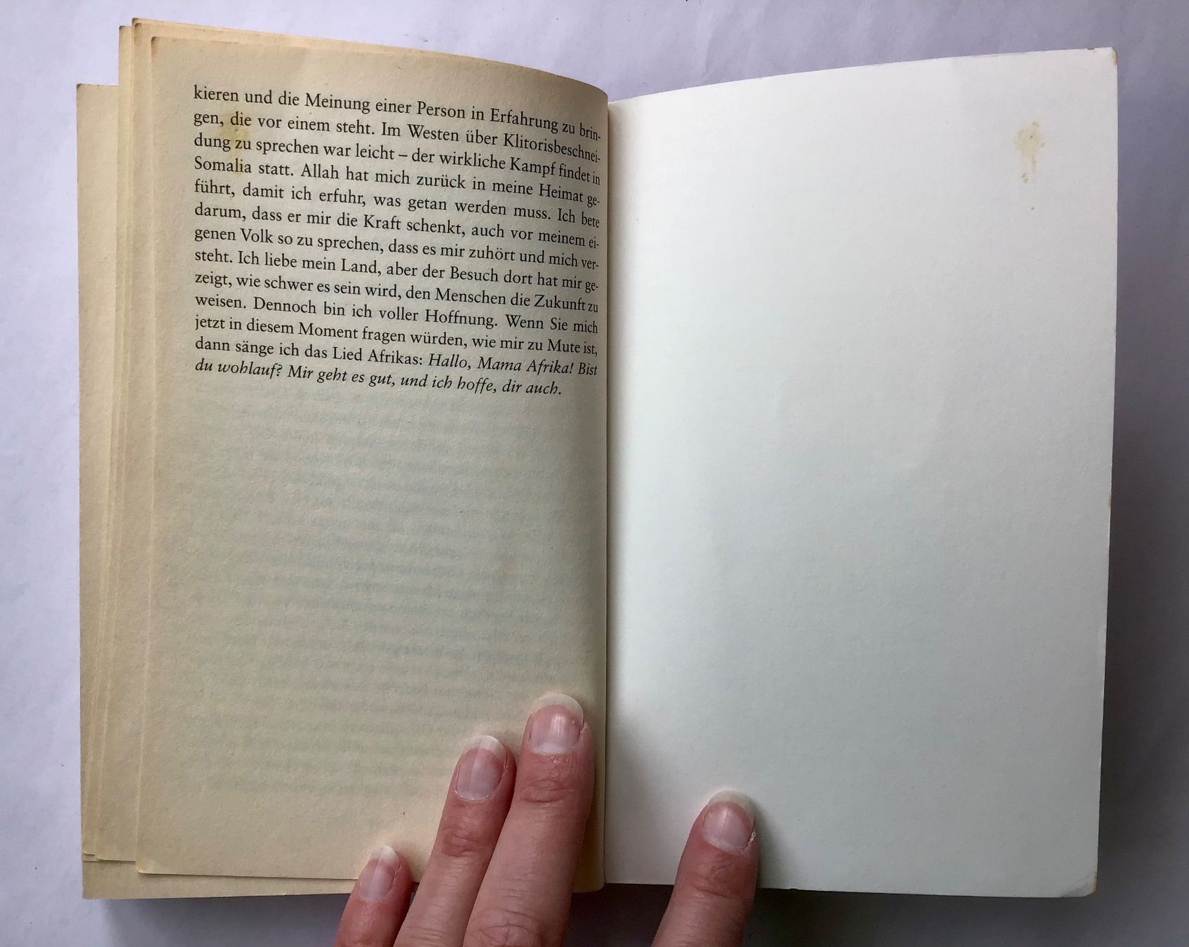 Libri: Buch: Nomadentochter (von Waris Dirie) – Usato da Bubendorf venduto da Alpenheidi 8