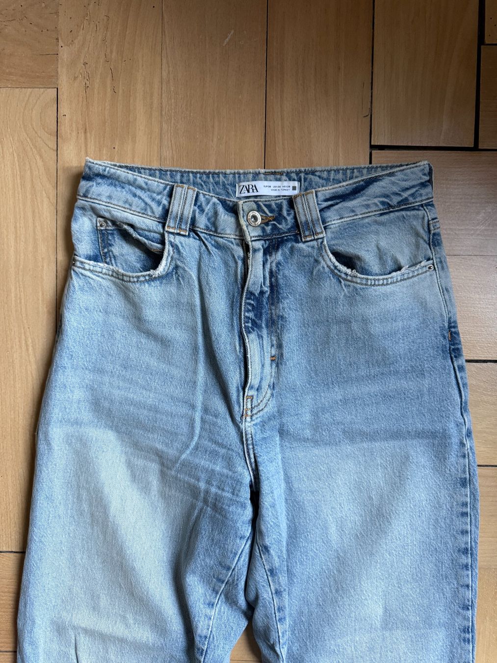 Zara Jeans: ZARA - Straight Leg Jeans hellblau 38 – Usato da Zürich venduto da Diazaio 1