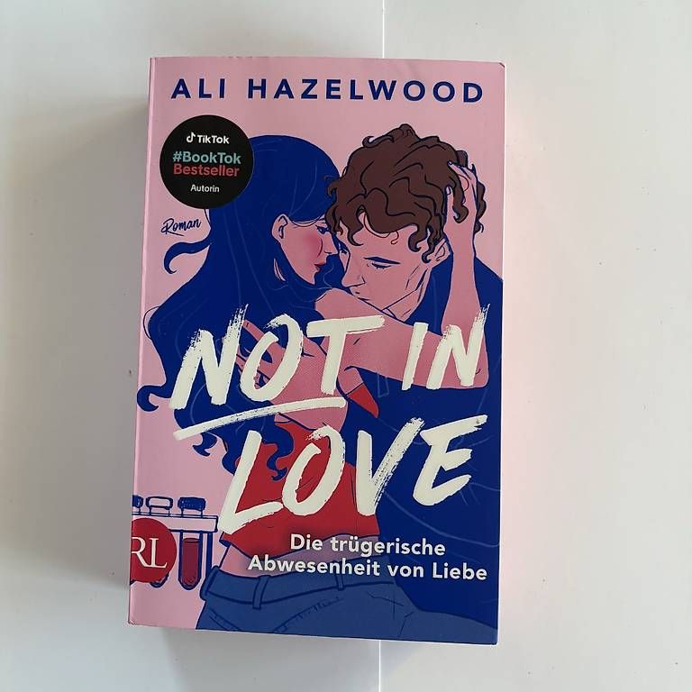 Bücher: Buch: Not in love – Gebraucht aus Madiswil von Minztee