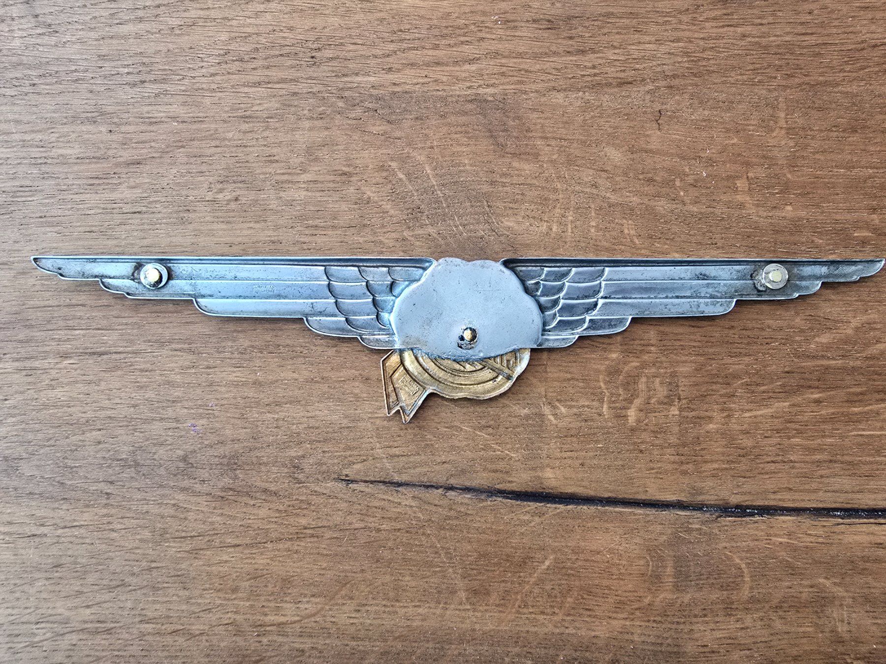 Chrysler Tutti pezzi di ricambio auto: Chrysler Oldtimer Emblem – Usato da Hüntwangen venduto da Scarciglias-Antiques 4