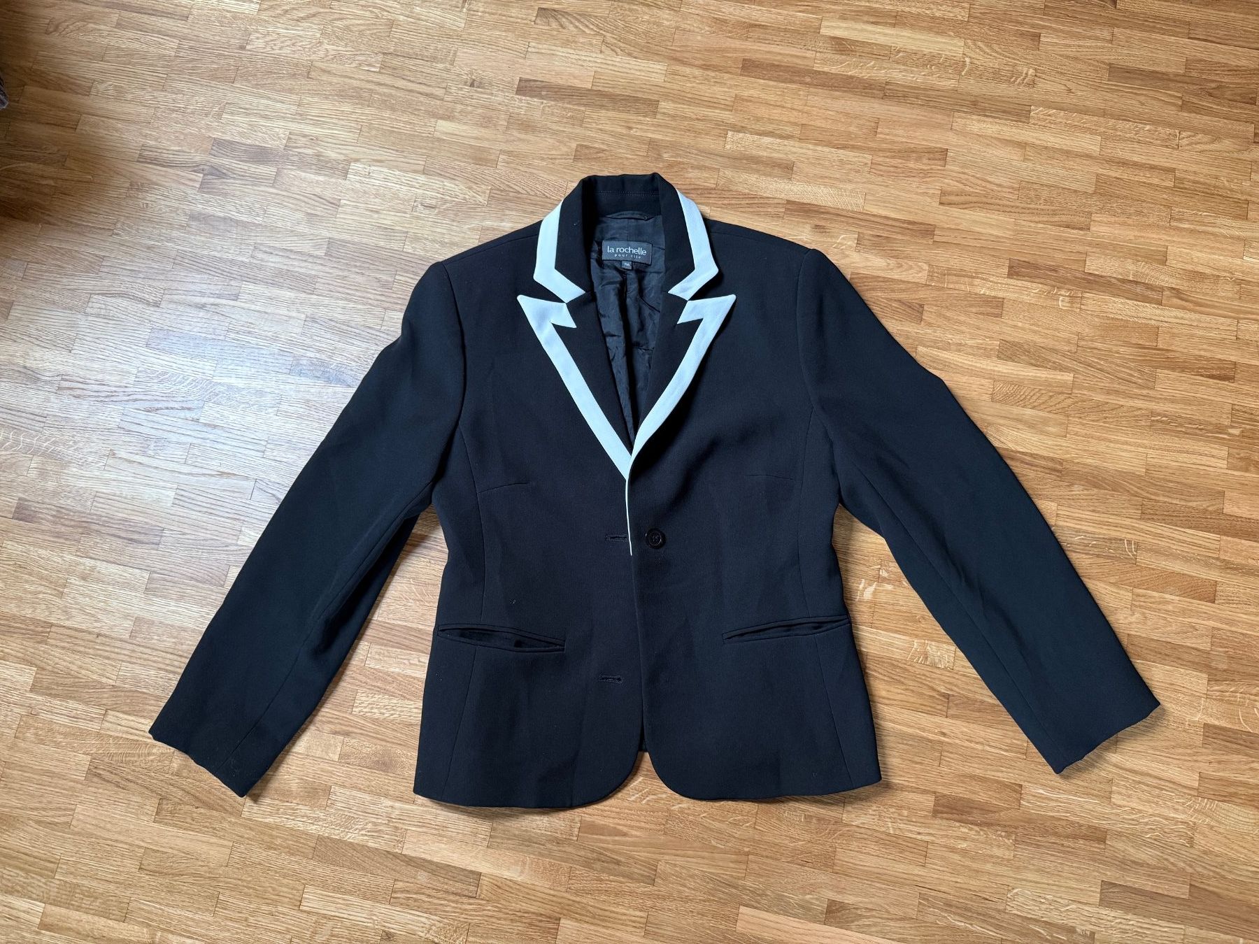 Giacche: Ausgefallener schwarzer Vintage-Blazer – Usato da Winterthur venduto da Bahareeba