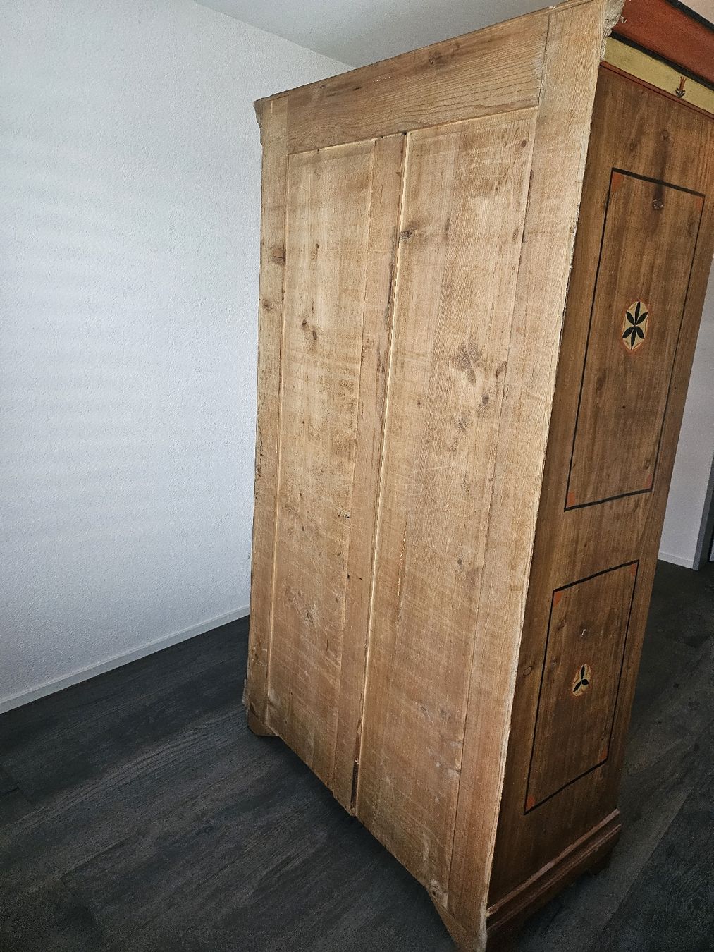 Armadi: Antiker Tannenschrank – Usato da Jona venduto da trearte01 3