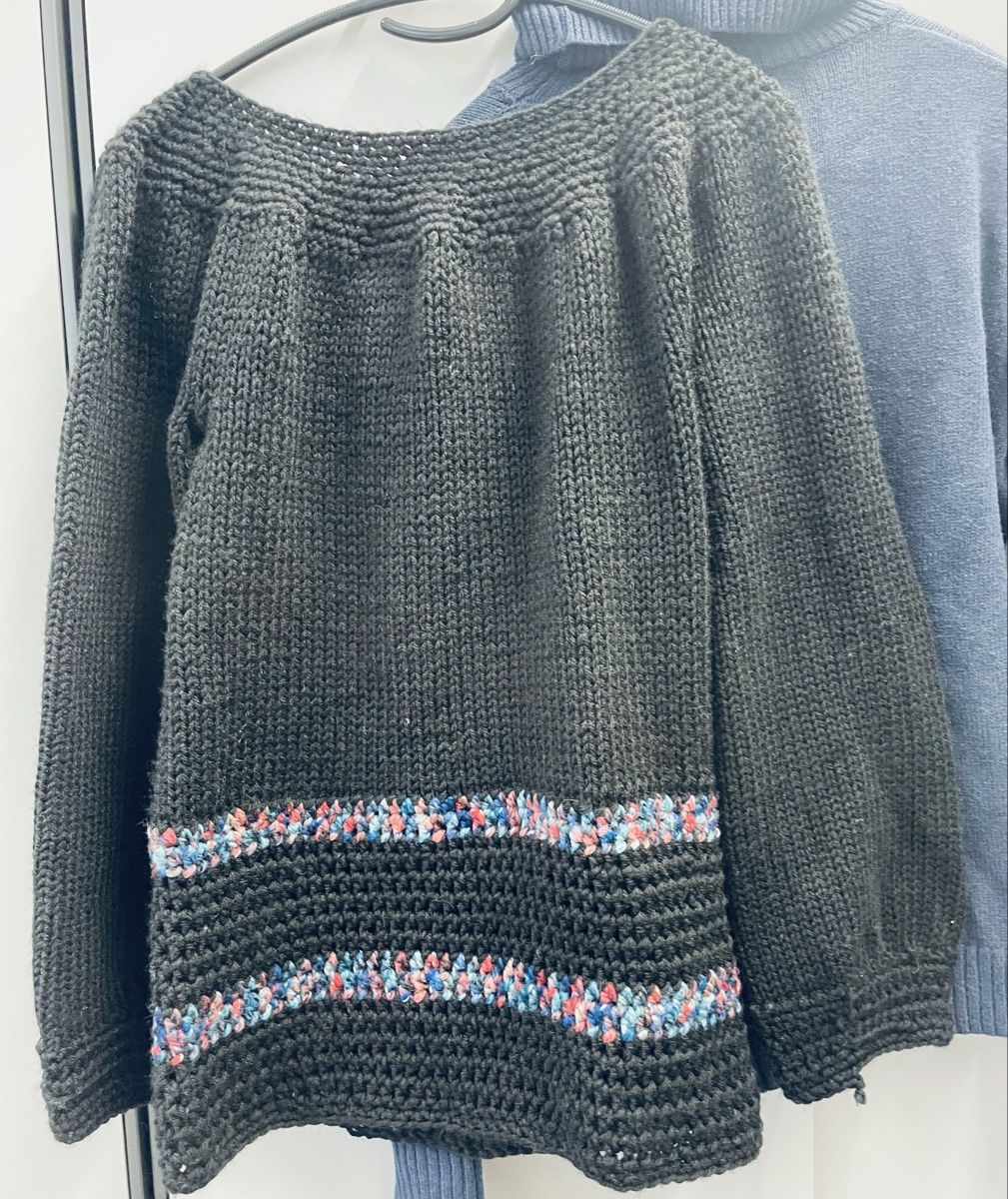 Pulls & Sweat-shirts: 2 Pullover mit Details, Grösse M – Neuf avec emballage d'origine à Au ZH par Jaggy4 1