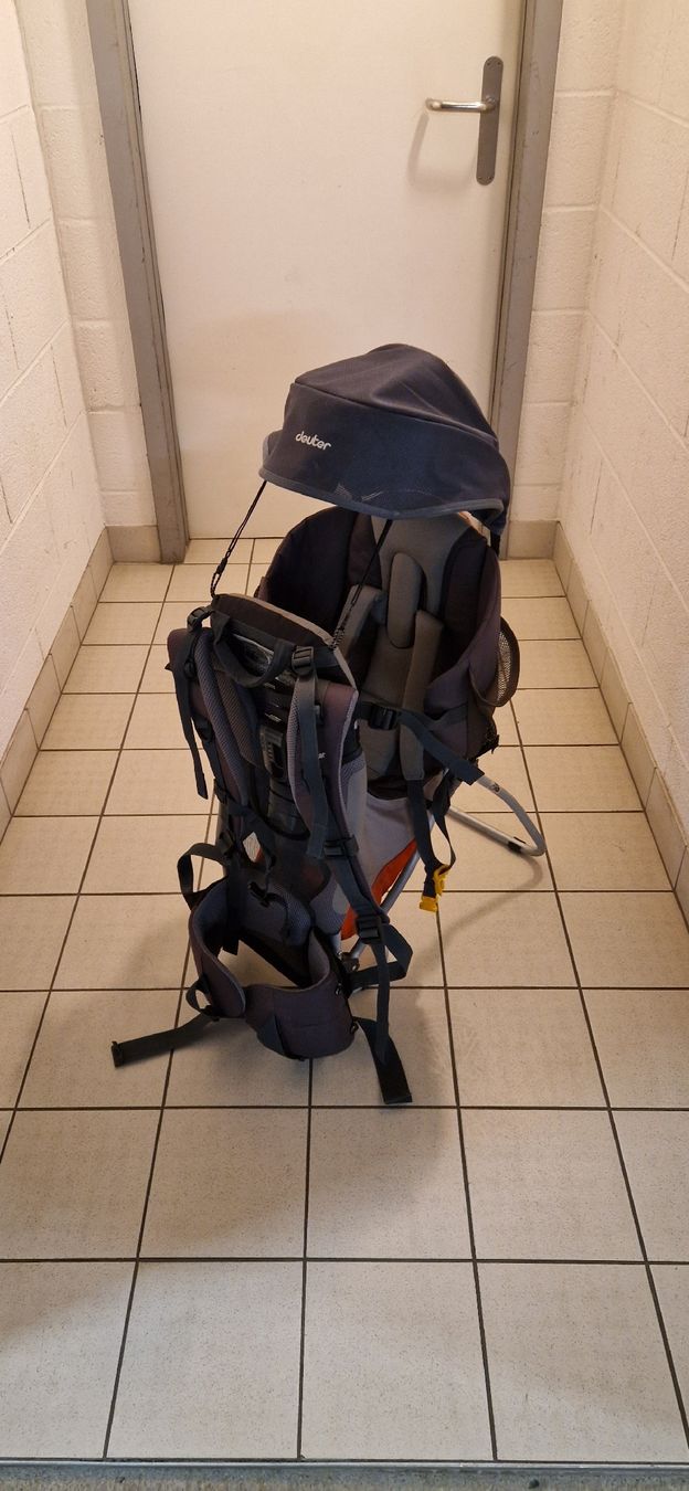 Deuter Zaini: sac a dos Deuter porte-bébé – Usato da Gland venduto da gre_hw6j