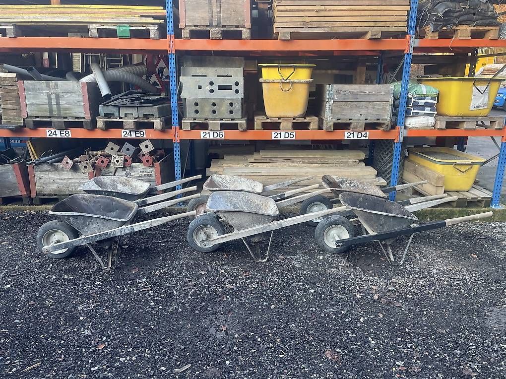 Brouettes: 4 Karetten / Schubkarren – D'occasion à Seewen SO par siebesiech88 2
