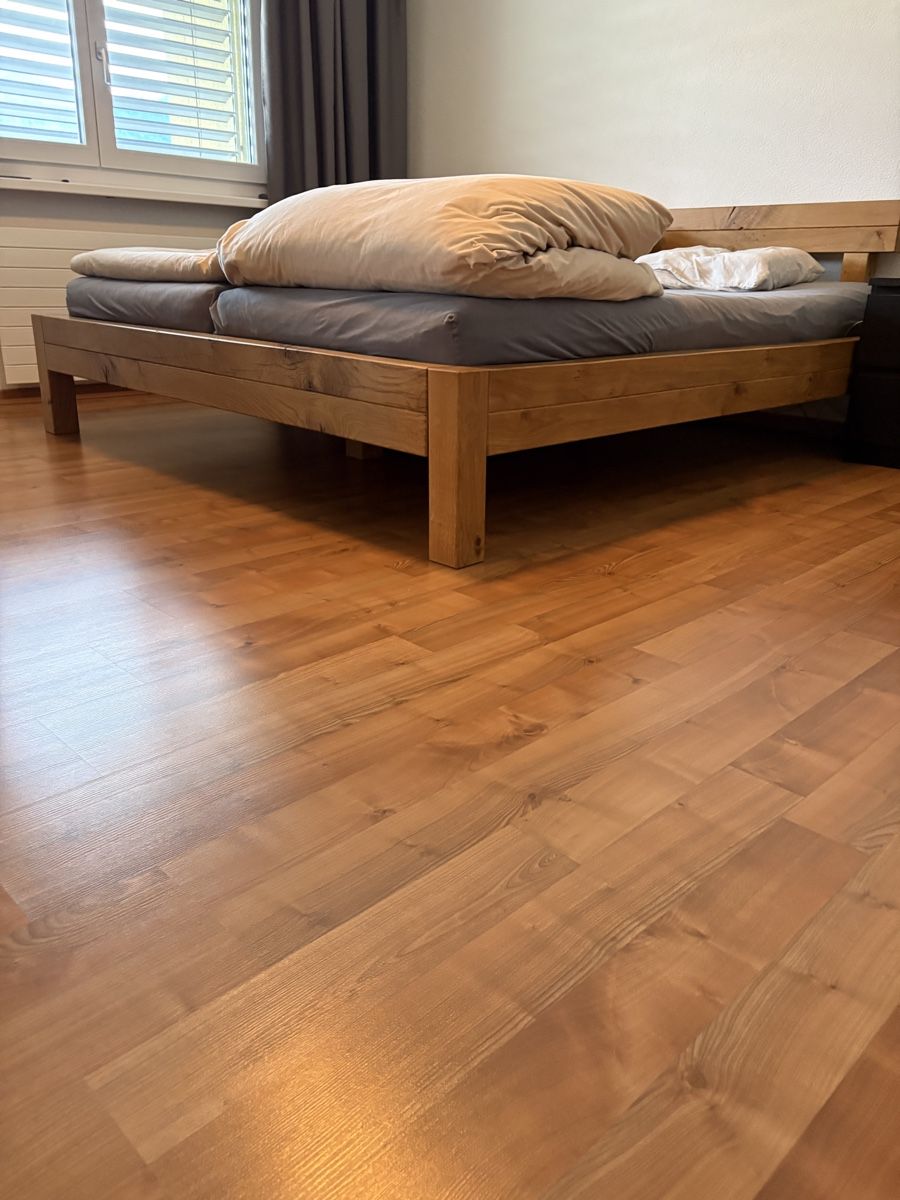 Letti: Eichen Massiv-Holz-Doppelbett 180x200cm – Usato da Tuggen venduto da ADI599 1