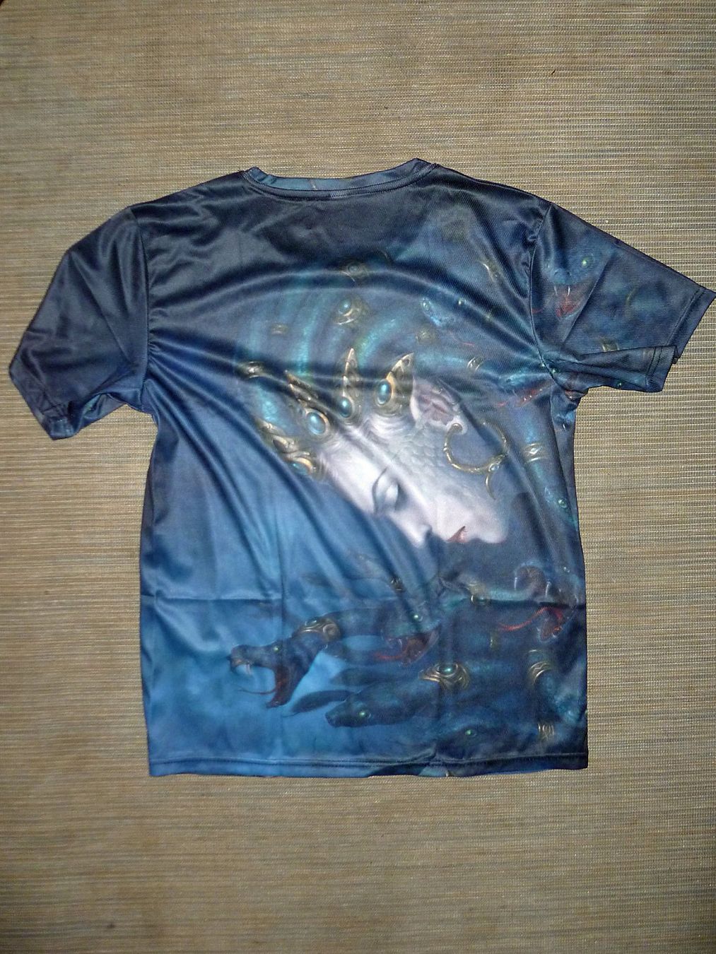 T-shirt: T - Shirt Medusa – Nuovo (secondo la descrizione) da Aarau venduto da Rdodger 1