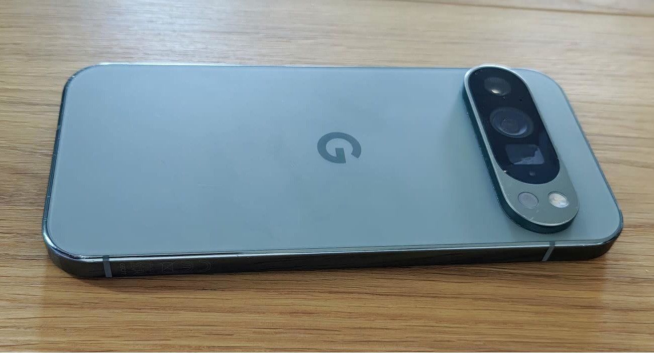 Google Telefoni cellulari / Smartphones: Google Pixel 9 Pro + Accessories – Usato da Zürich venduto da PlouRigas 1