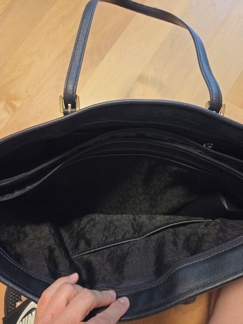 Michael Kors Borse da donna: Michael Kors black big bag – Usato da Zollikon venduto da kklezlova 1