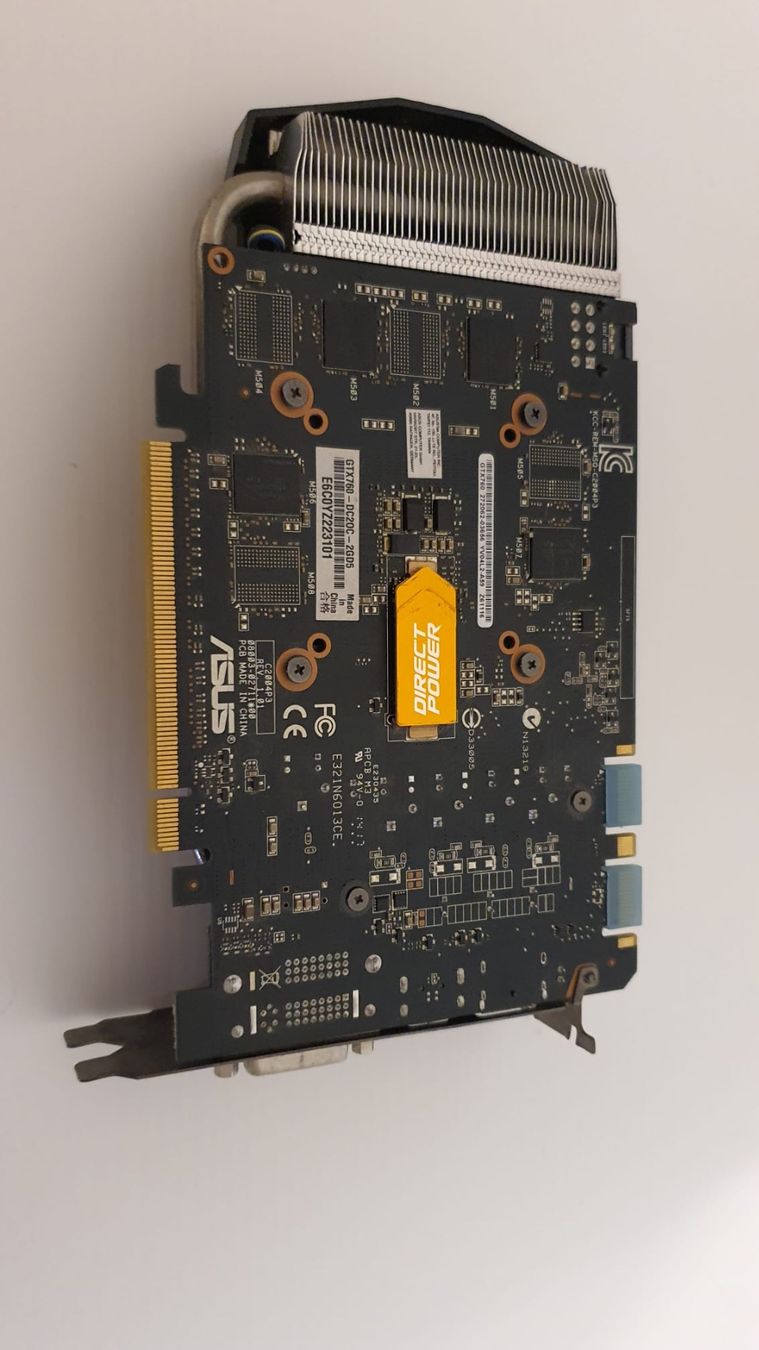 Asus Schede grafiche: Carte Graphique Asus GeForce GTX – Usato da La Tour-de-Peilz venduto da cod_9hq5 3