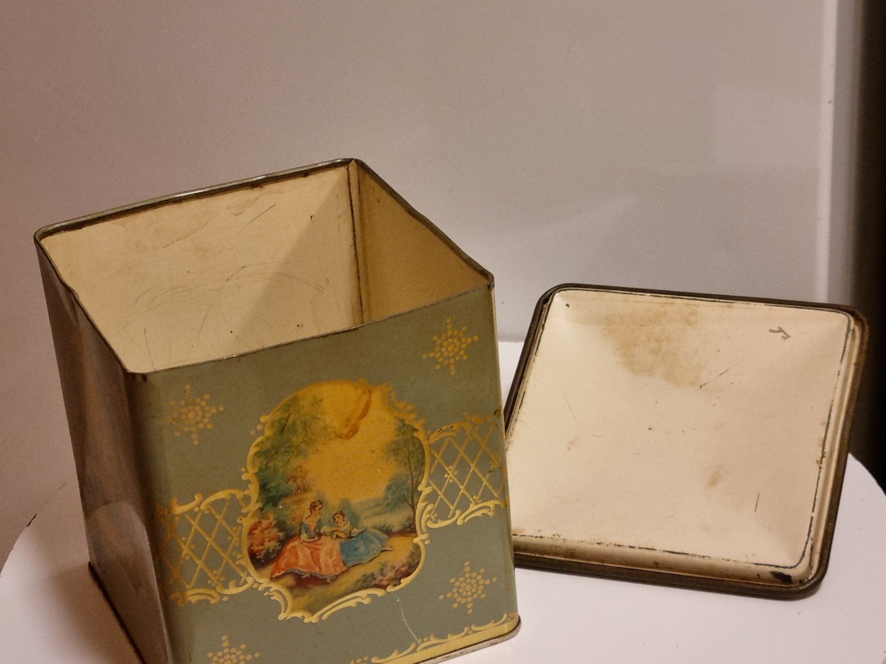 Dosen: Antike Blechdose mit Galanterieszene um 1900 – Gebraucht aus Scharnachtal von devin03 4