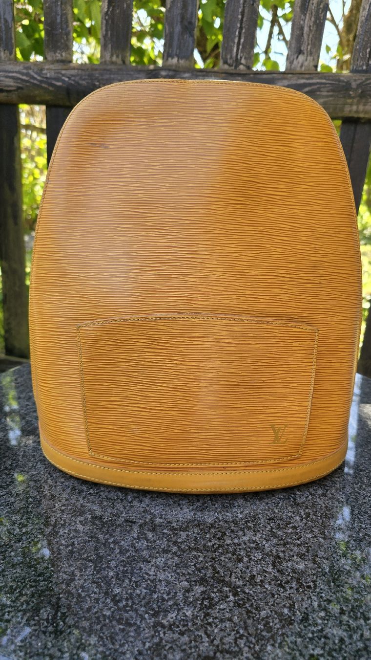 Louis Vuitton Taschen für Damen: Louis Vuitton Epi Backpack Yellow Gobelins model – Gebraucht aus Châtel-sur-Montsalvens von Mirsonuta