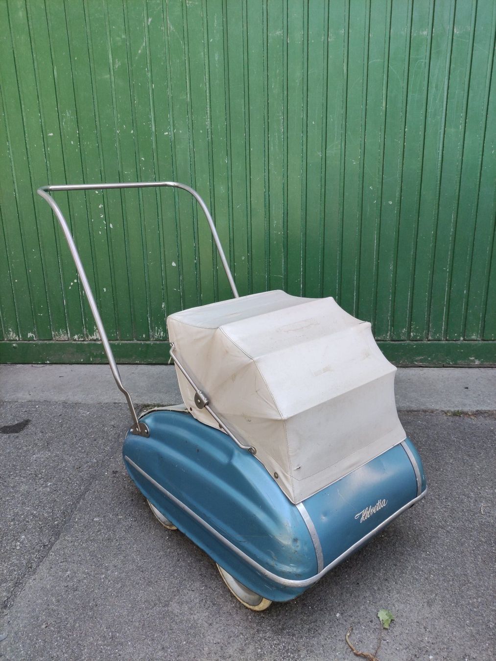 Puppenwagen: Kinderwagen Helvetia – Gebraucht aus Wetzikon ZH von schirkahn 1